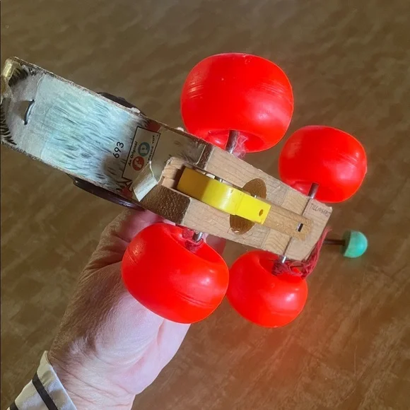 Fisher-Price Pull-Along Dog Little Snoopy with Wheels - Picture 8 of 13